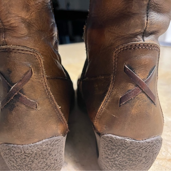 Picolino Distressed Leather Boots with Stitch Detailing and Zipper - Picture 4 of 10